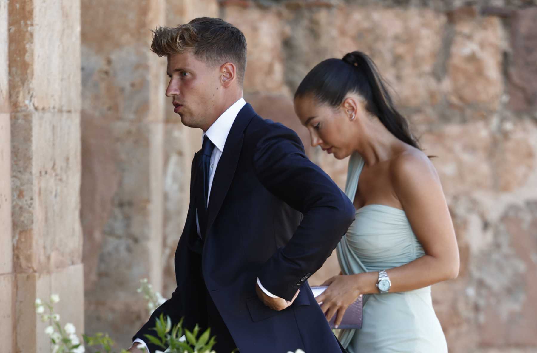 Marcos Llorente y su novia, Paddy, en una boda / Gtres