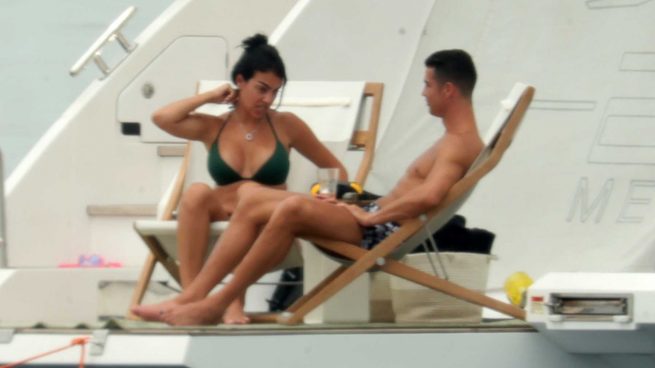 Cristiano Ronaldo y Georgina durante sus vacaciones / Gtres