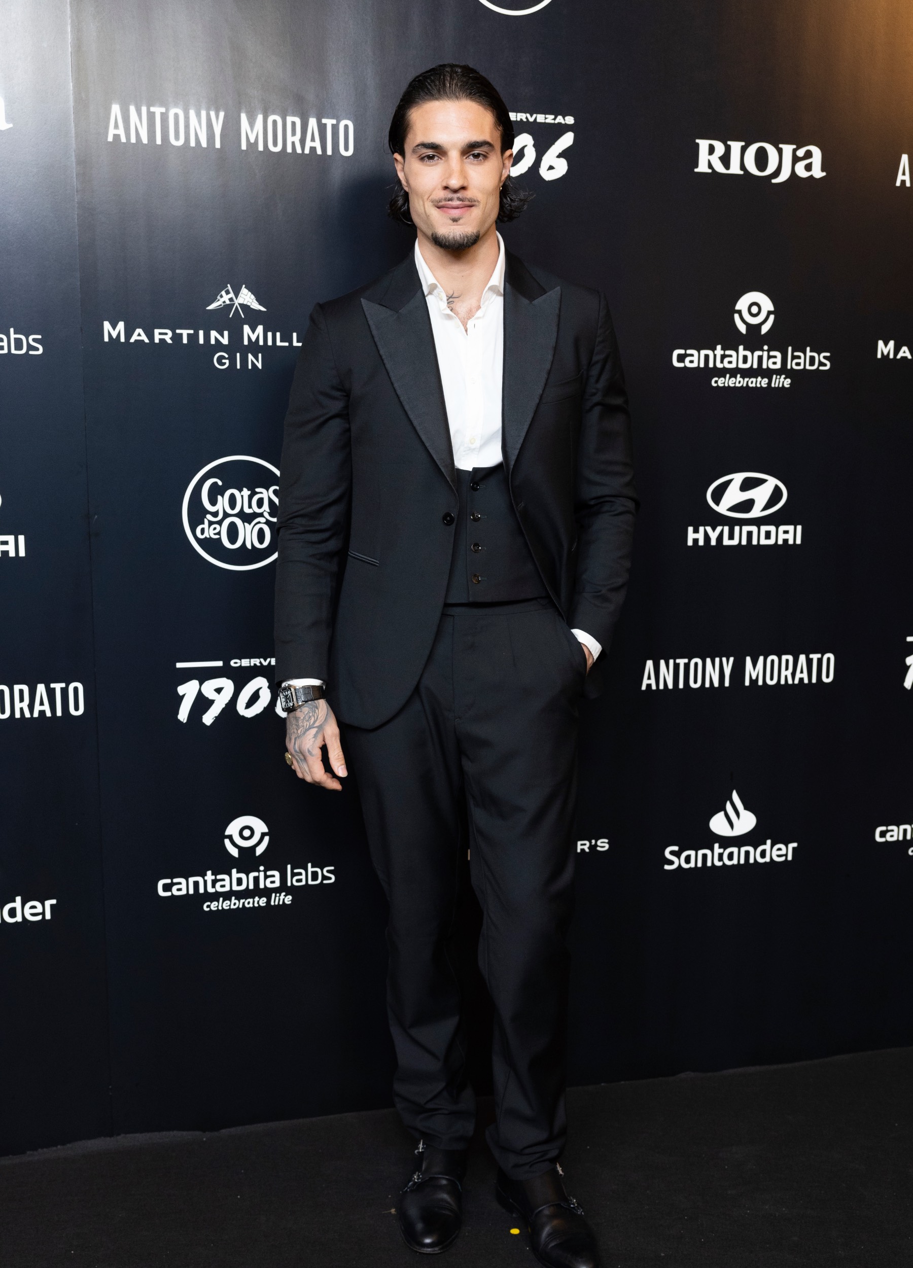 Carlo Costanzia en el photocall Esquire Men of Year 2022/ Gtres