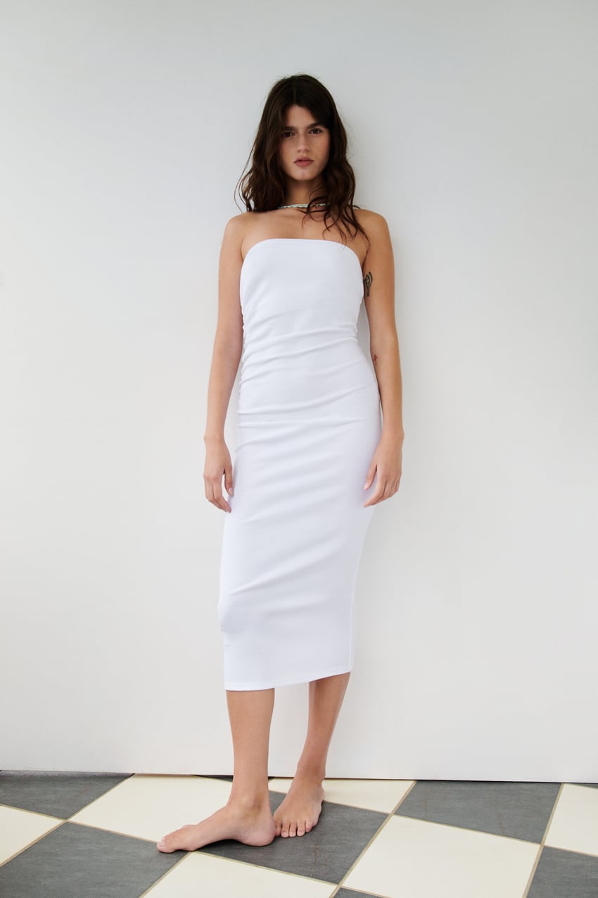 Diez vestidos blancos de Zara que sólo querrás llevar con alpargatas de  cuña este verano