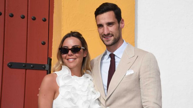 Sergio Rico y su esposa en Sevilla / Gtres