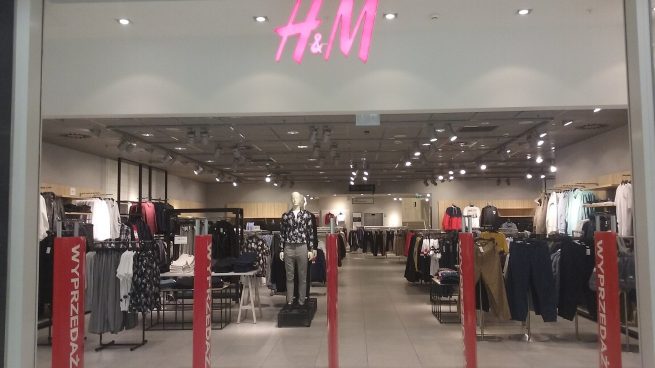 El pantalón paracaídas en nailon y repelente al agua que se ha agotado en el H&M