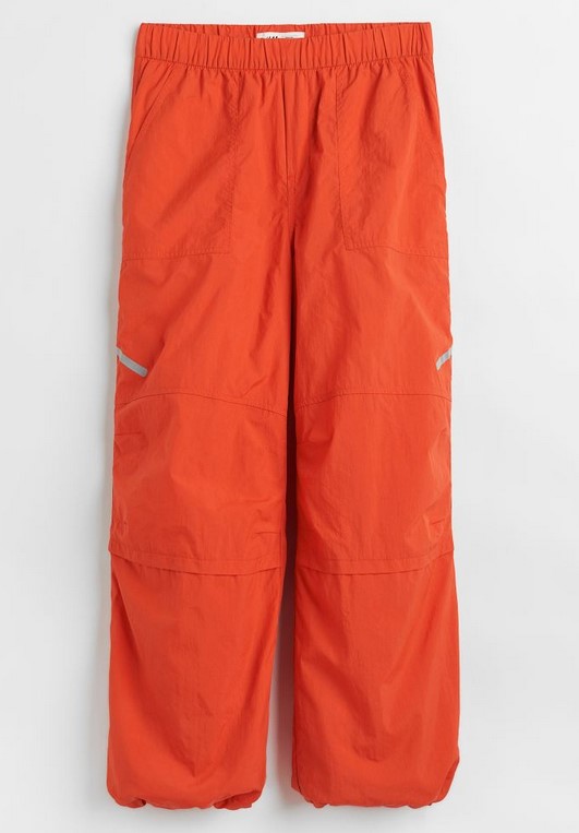 El pantalón paracaídas en nailon y repelente al agua que se ha agotado en el H&M