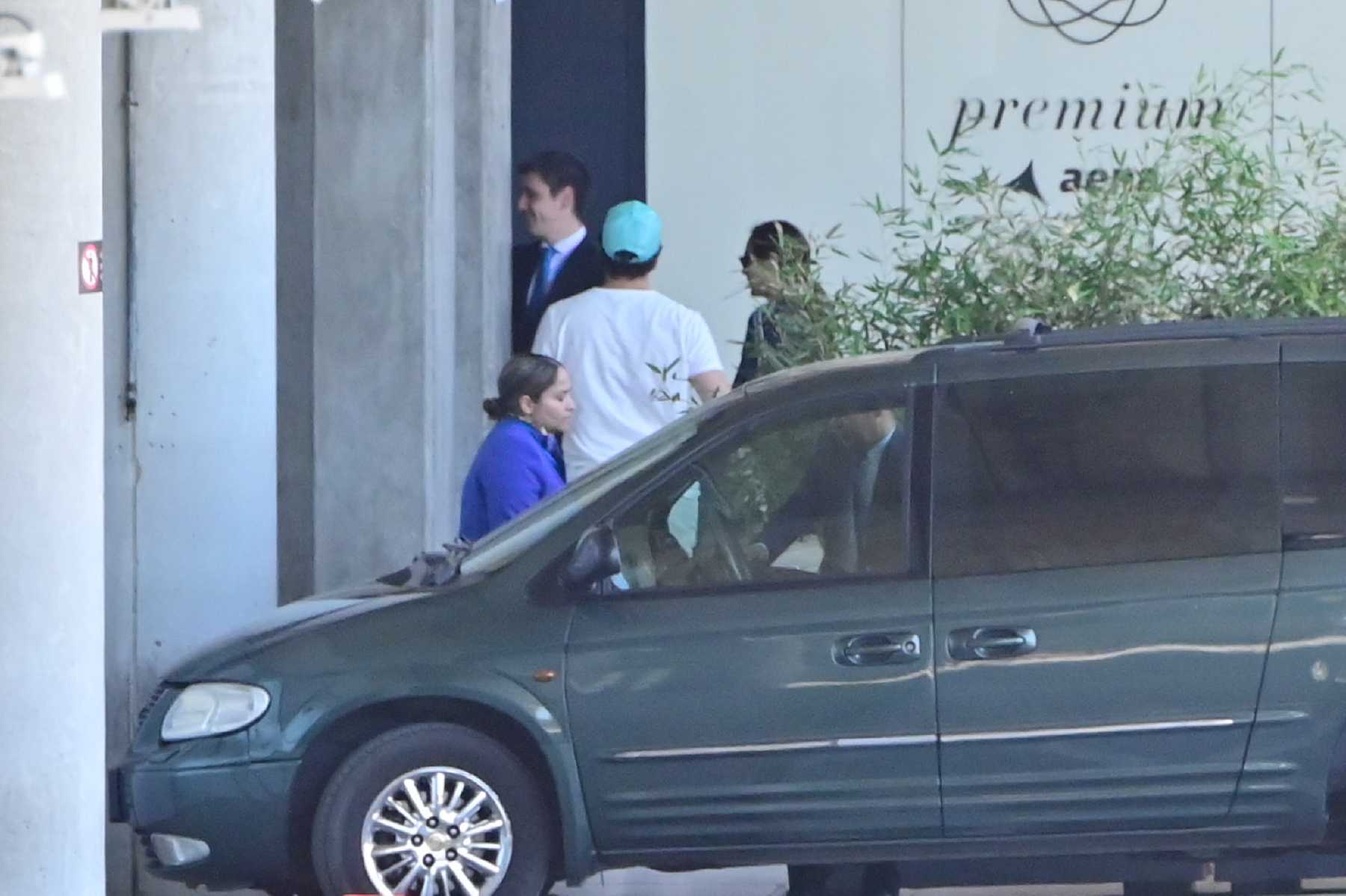 Tamara Falcó e Iñigo Onieva a su llegada al aeropuerto / Gtres