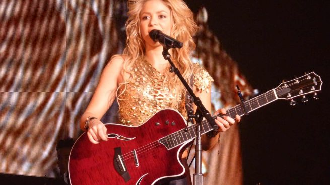 El vestido mojado de Shakira y el estilo wet look que causa furor