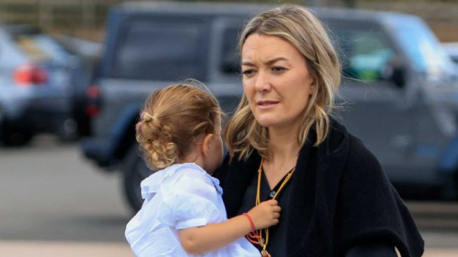 Marta Ortega junto a su hija Matilda