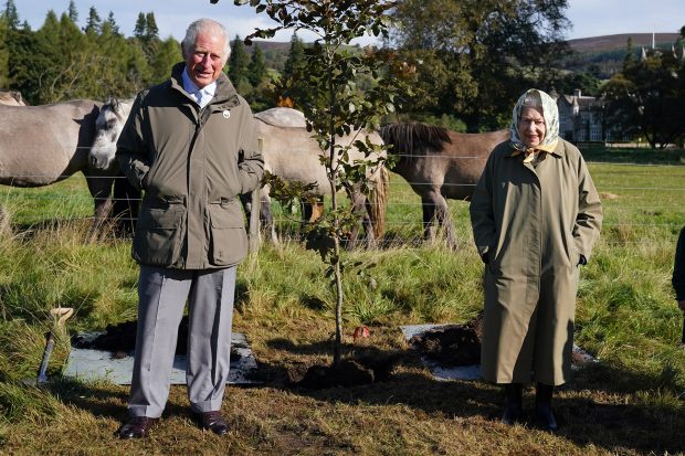 Carlos III e Isabel II en Balmoral / Gtres