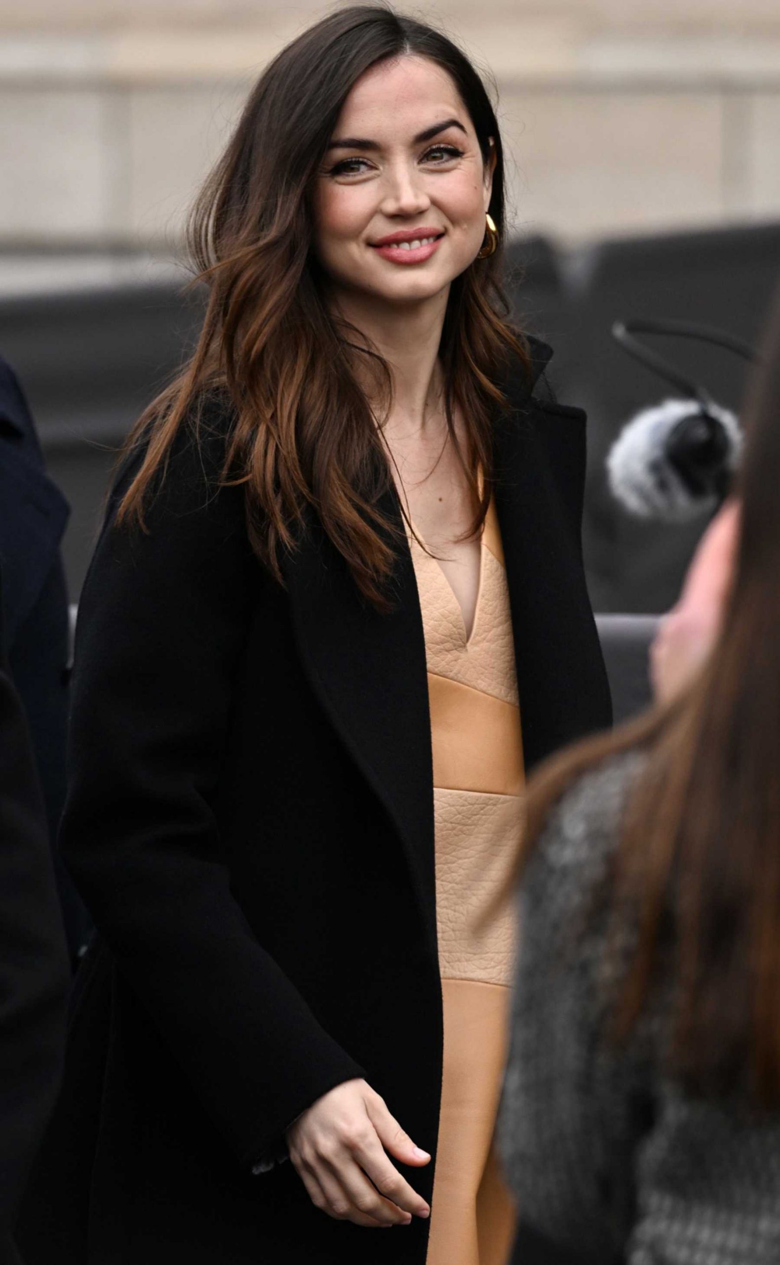 Ana de Armas durante la Fashion Week de Paris / Gtres