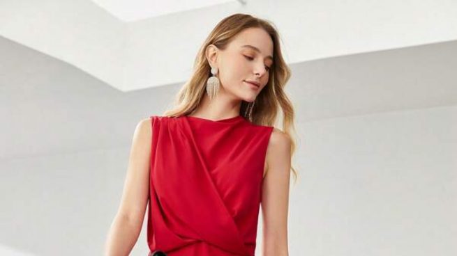 Este es el vestido midi rojo de Zara que está agotado en todas las tiendas y que puedes comprar en Shein