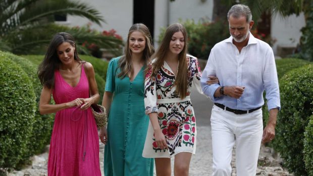 Los Reyes y sus hijas en Mallorca / Gtres