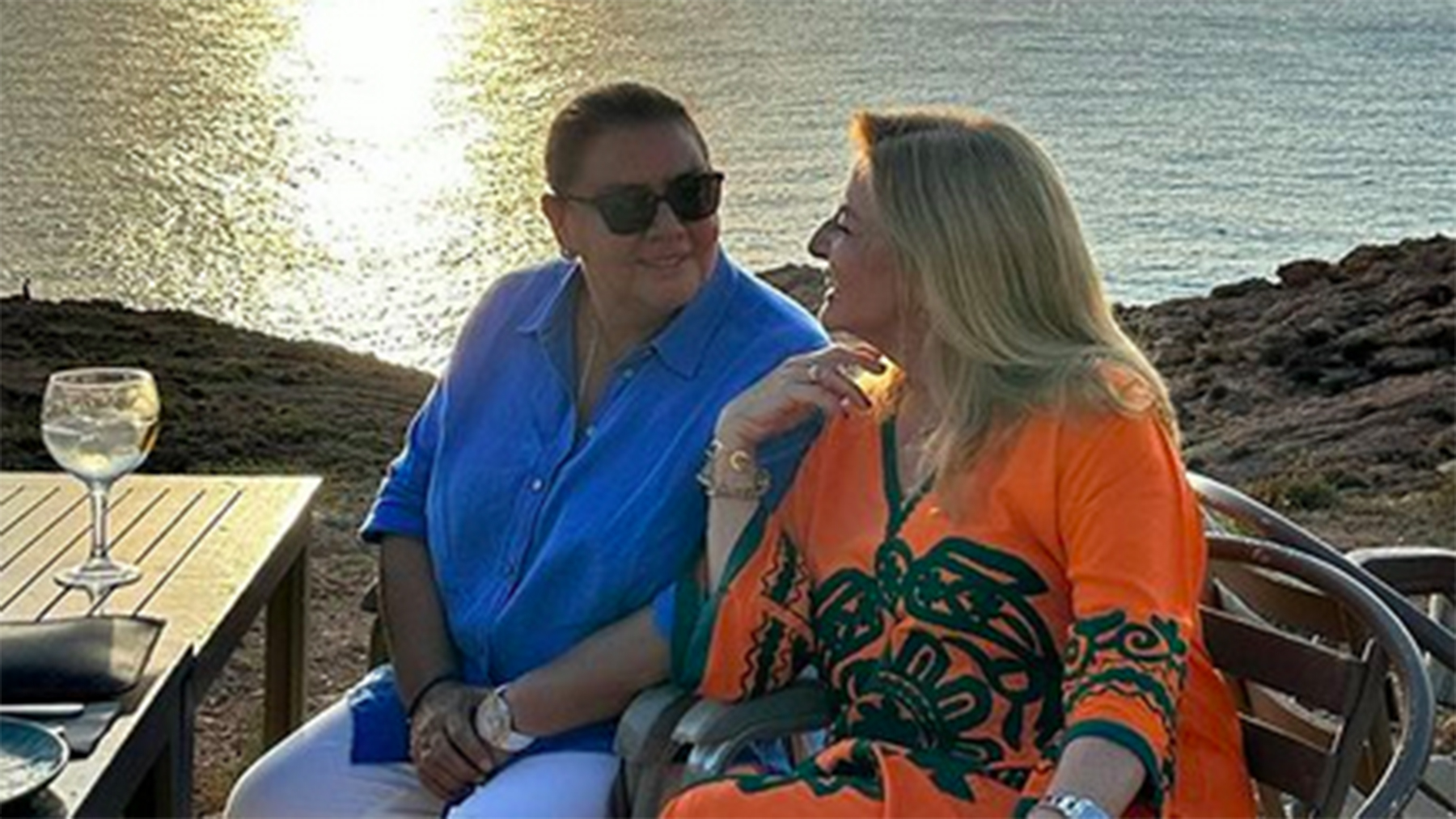 María del Monte abre su romántico álbum de vacaciones en Ibiza