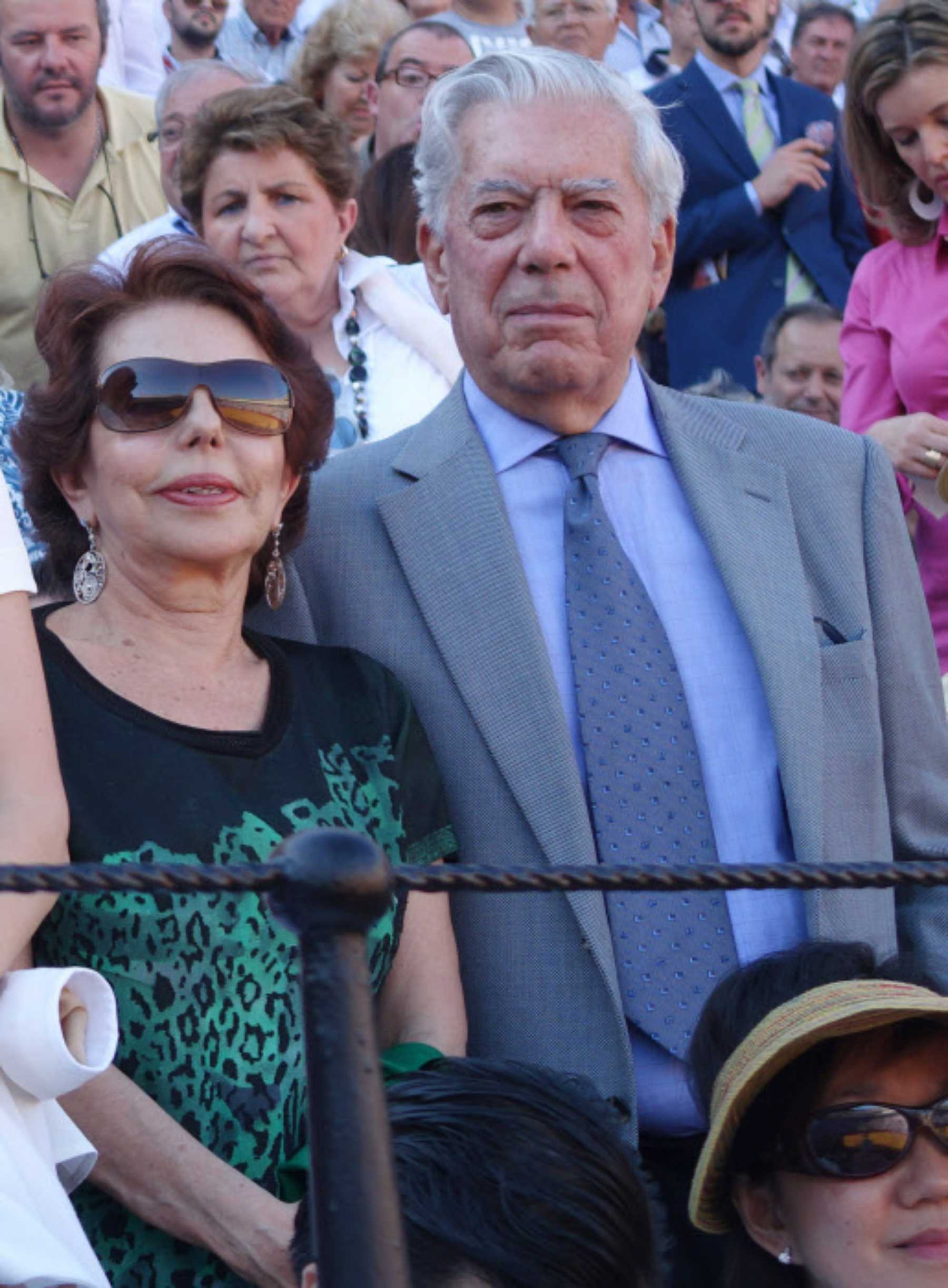 Mario Vargas Llosa y Patricia Llosa en Sevilla / Gtres