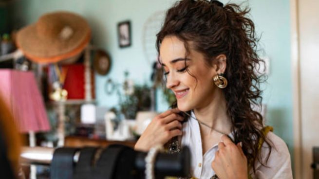 Zara tiene el choker más favorecedor y elegante que no te vas a quitar en todo el año por menos de 16 euros