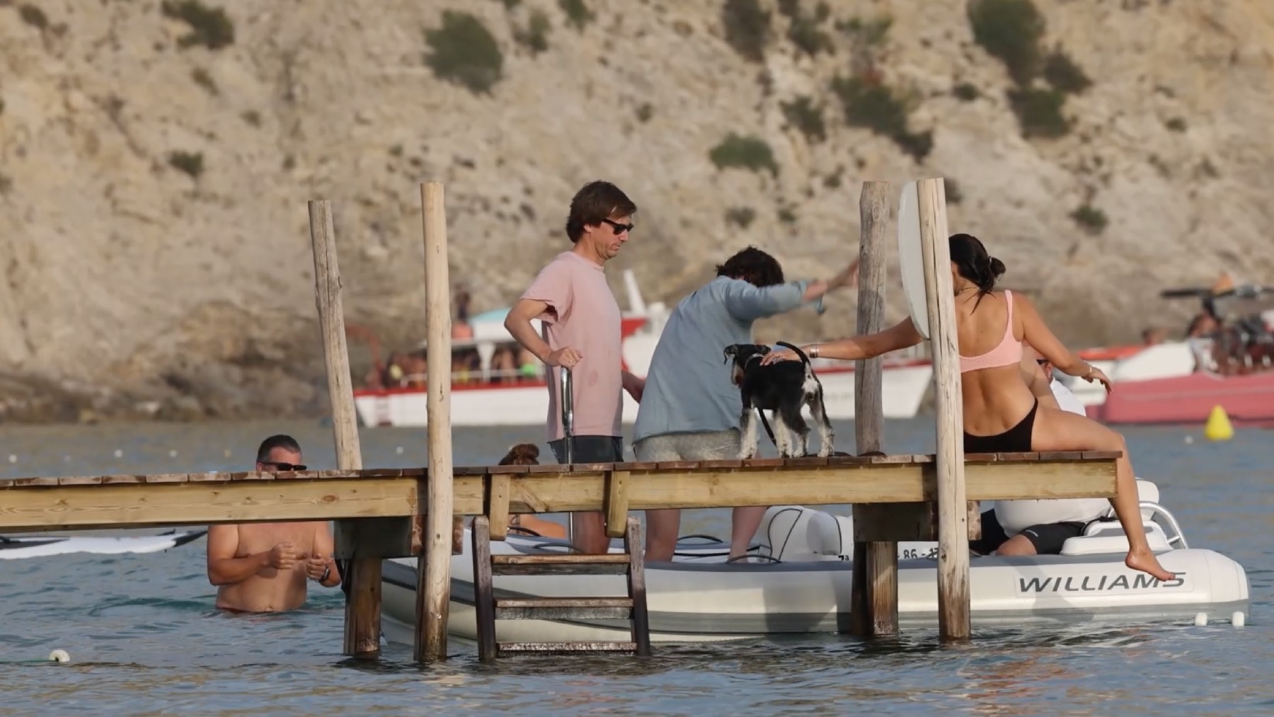 Carlos y Felipe Cortina Lapique en unas vacaciones en Ibiza. 2023/ Gtres