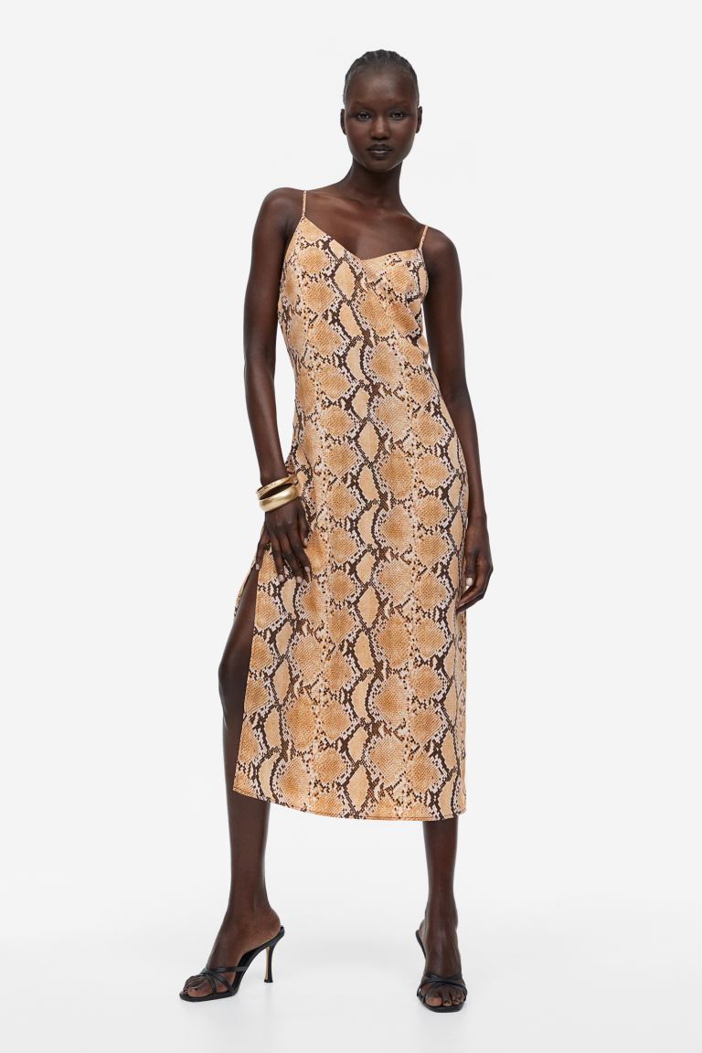 El vestido de punto de H&M que agotan las mujeres de 50 años para llevar  con botines