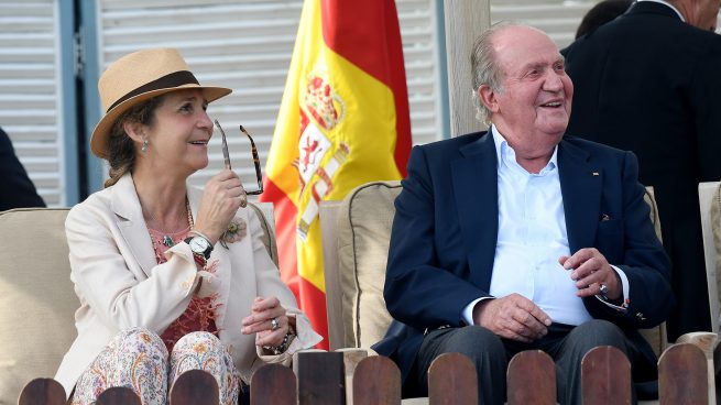 Juan Carlos I y la infanta Elena en Sotogrande / Gtres