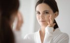 Ni sombras de ojos ni máscara de pestañas: el fácil truco para rejuvenecer la mirada a partir de los 40