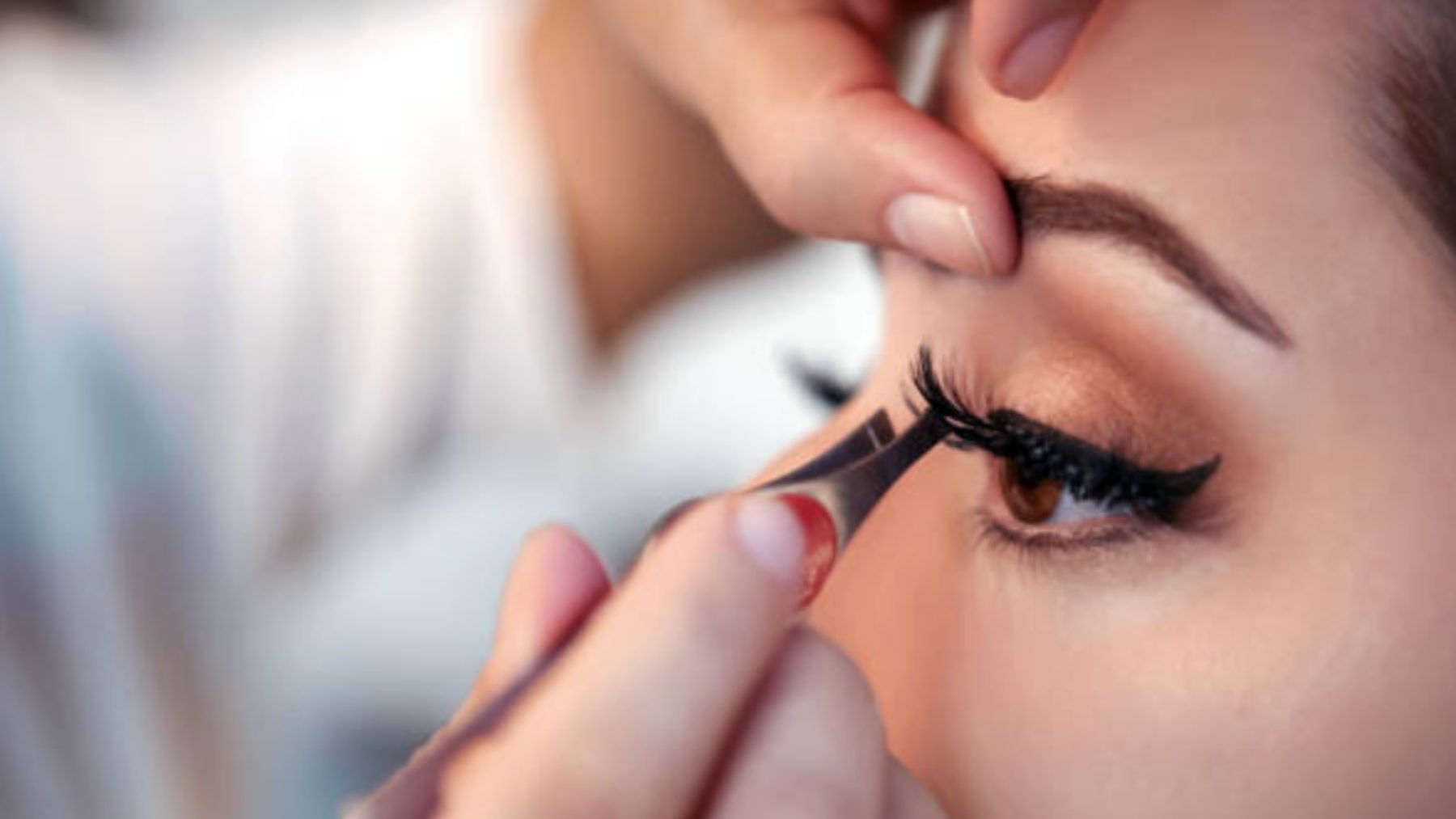 Soy maquilladora profesional y éste es el truco para que el eyeliner te quede impecable