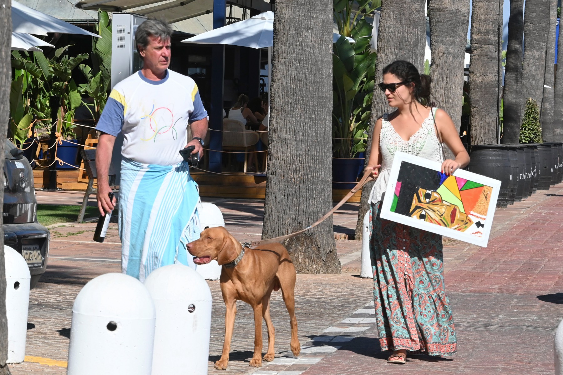 Cayetano Martínez de Irujo y su pareja, Bárbara Mirjan en Sotogrande/ Gtres