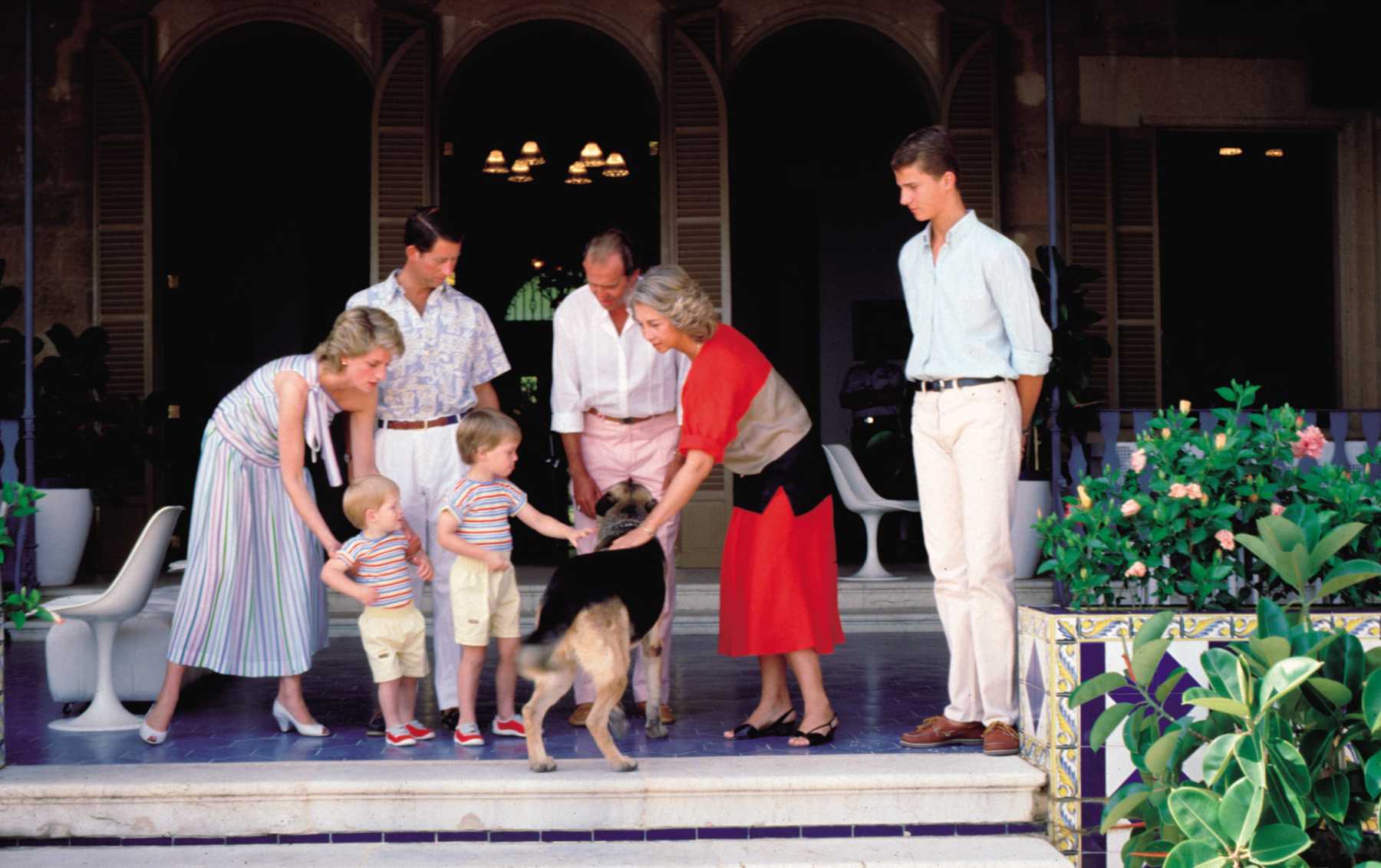 El Rey Felipe VI junto a sus padres, el Rey Carlos y la Princesa Diana / Gtres