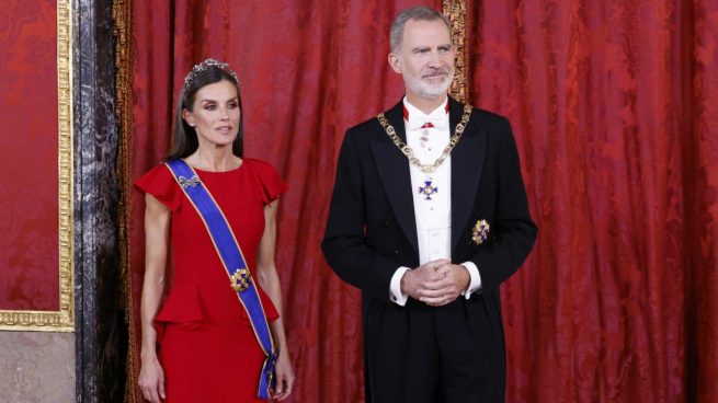 La Reina Letizia y el Rey Felipe VI en un acto oficial / Gtres