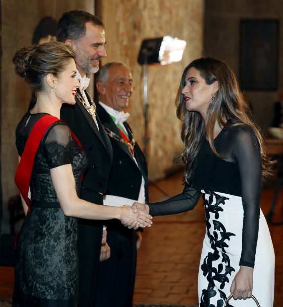 La Reina Letizia y Sara Carbonero en Portugal / Gtres