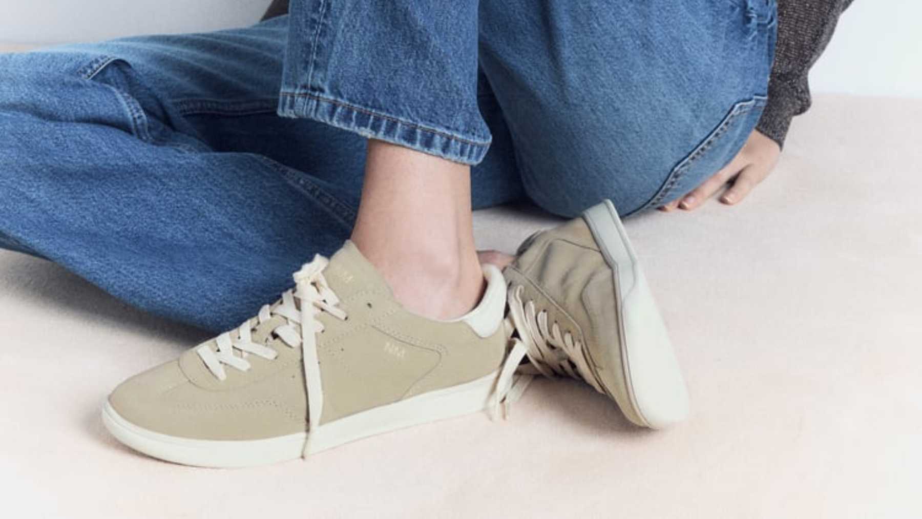 Zara agotará su clon elegante de las zapatillas Adidas Samba: de