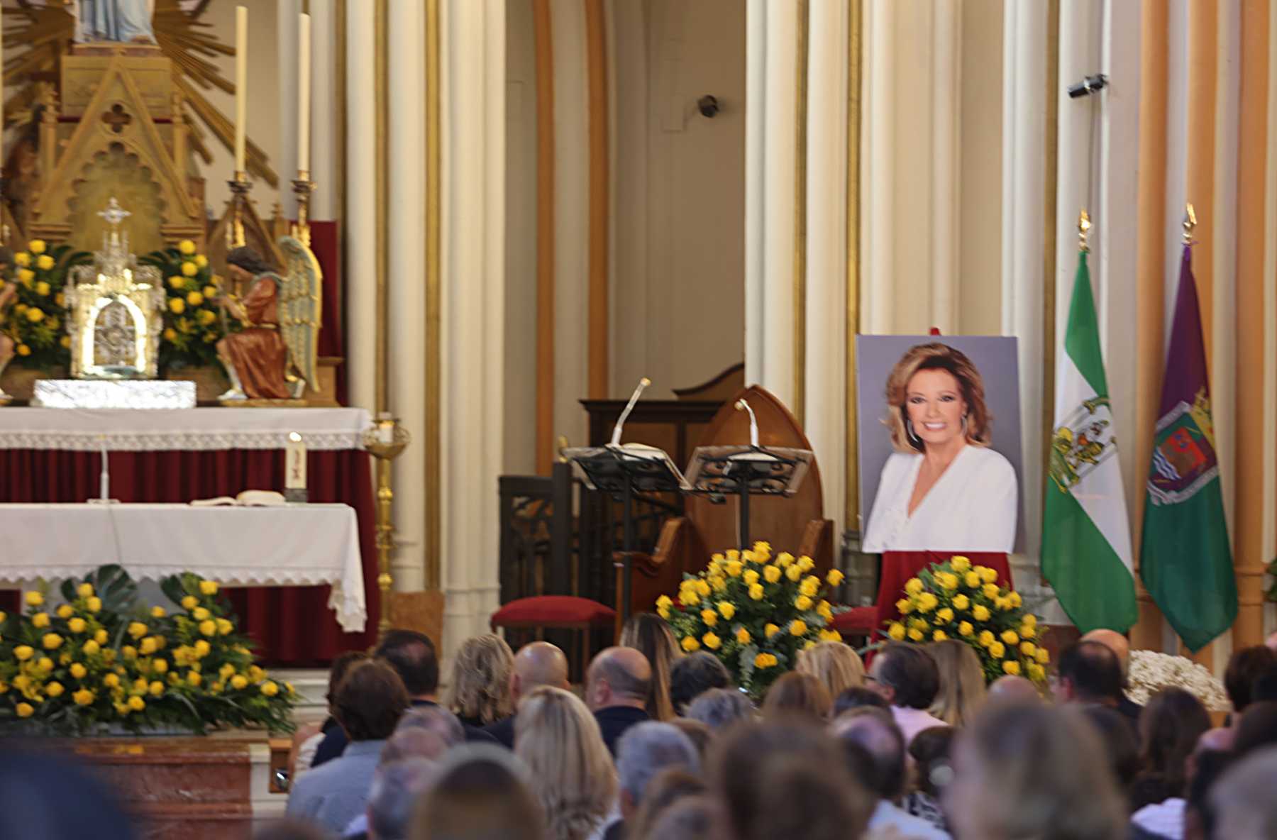 Imágenes del interior de la misa funeral de María Teresa Campos / Gtres
