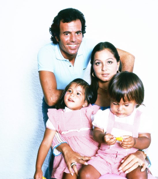 Retrato de Julio Iglesias, Isabel Preysler y sus hijos, Chábeli y Julio José / Gtres