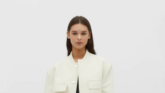 El blazer blanco perfecto para el otoño existe y está en H&M