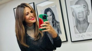 Nuria Roca se une a la tendencia de los pantalones plateados: son de Zara y nos encantan