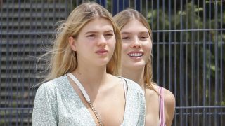 Cristina y Victoria Iglesias durante unas vacaciones en Ibiza / Gtres