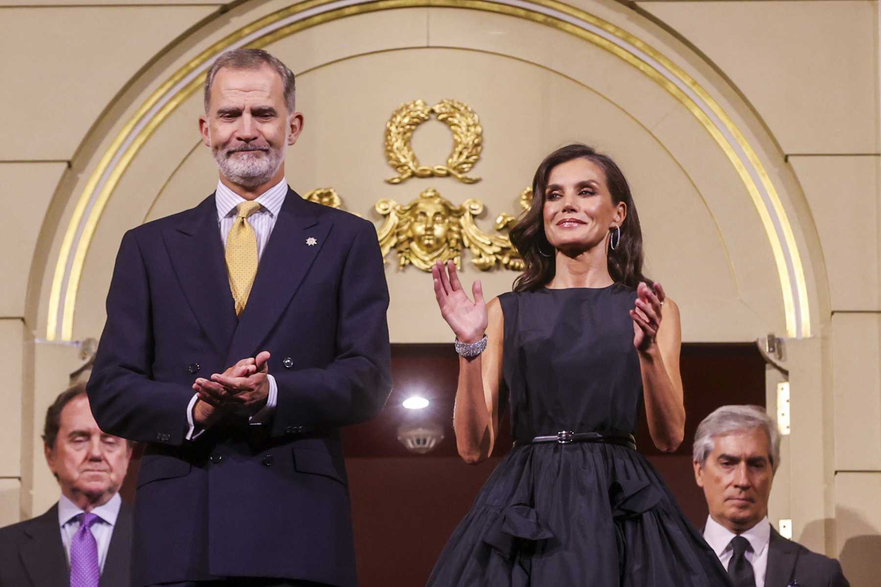 La Reina Letizia y el Rey Felipe en un acto oficial / Gtres