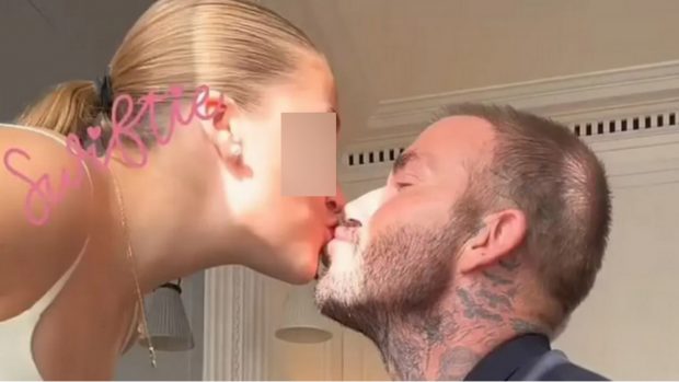 David Beckham besando a su hija / Instagram