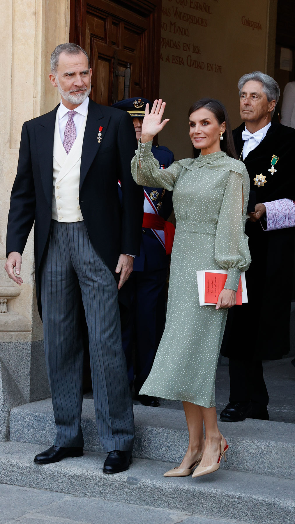 Los Reyes Felipe VI y Letizia durante el Día del Libro / Gtres