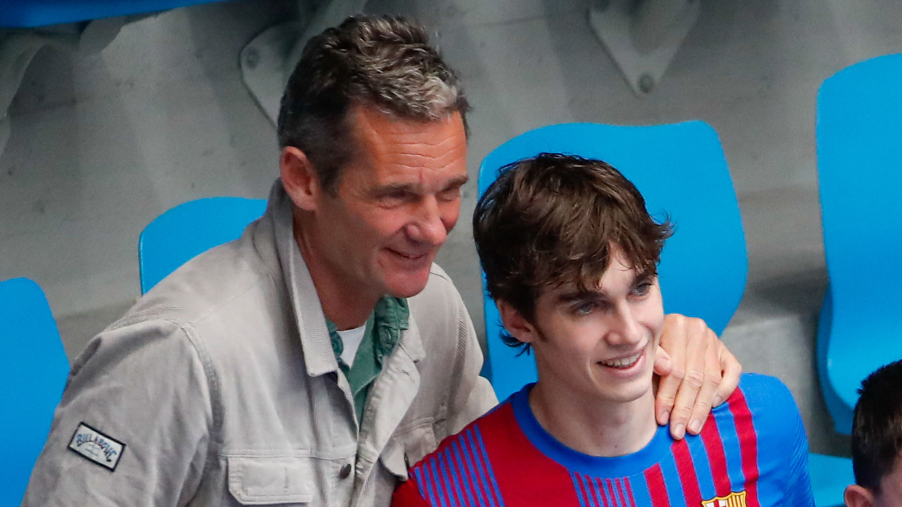 Pablo Urdangarin junto a su padre Iñaki durante la etapa que jugó en el Barça / Gtres
