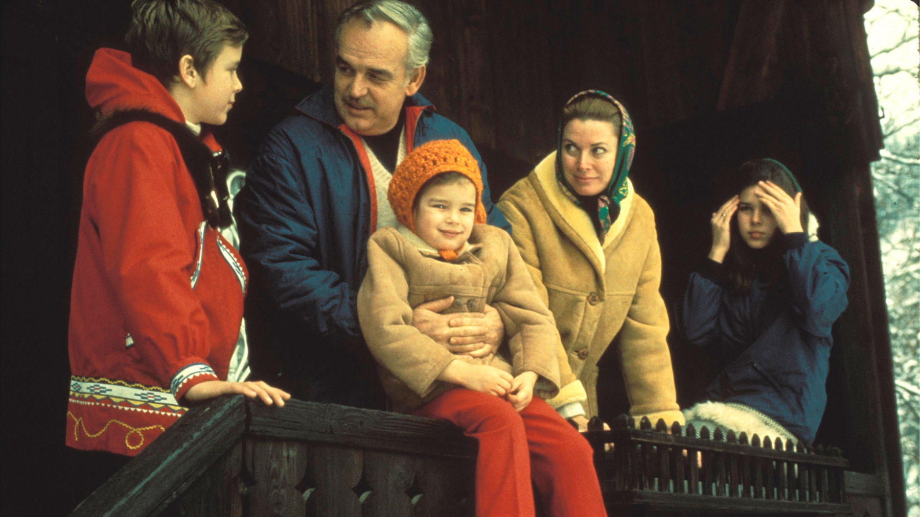 Rainiero III de Mónaco y Grace Kelly junto a sus tres hijos / Gtres