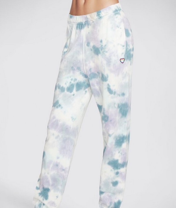 Skechers tiene el pantalón tie dye perfecto para que vuelvas al gimnasio con un descuento al que no podrás resistirte