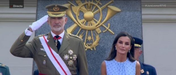 Los Reyes de España en la jura de bandera de la Princesa / TVE