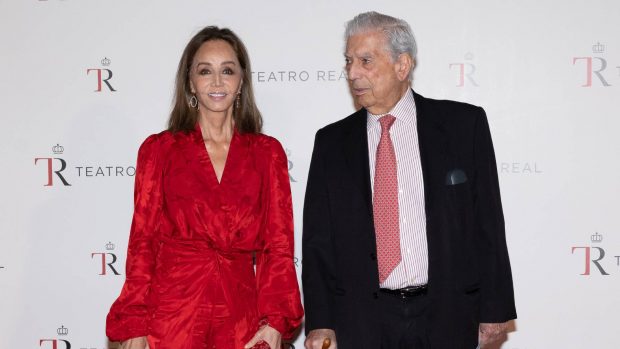 Isabel Preysler y Mario Vargas Llosa durante su noviazgo / Gtres