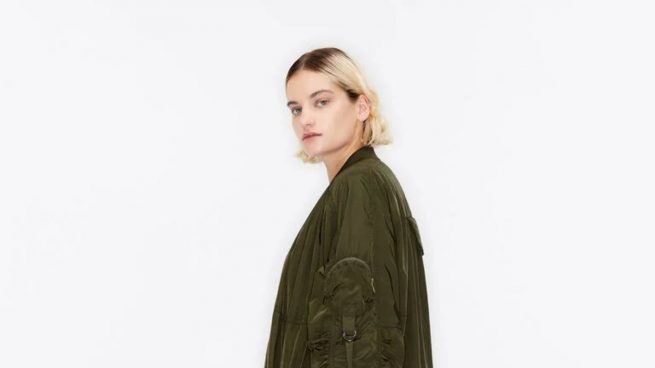 La gabardina bomber de las rebajas de Bimba y Lola que llevan las expertas en moda