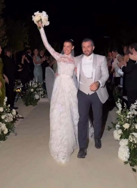 Michelle Salas con uno de sus vestidos de novia / Instagram
