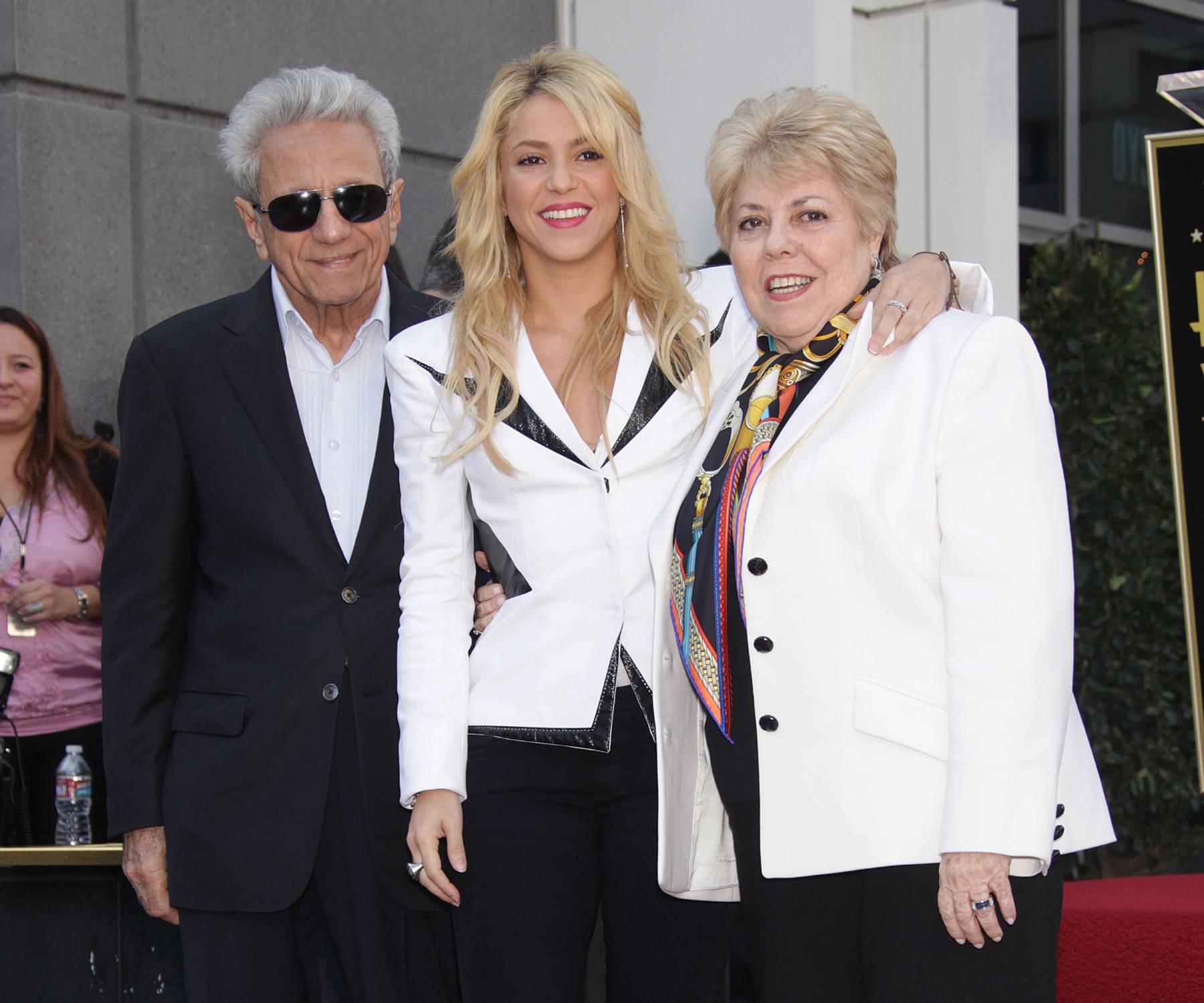 Shakira junto a sus padres en Barcelona / Gtres