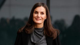 Mango Outlet tiene el clon del vestido de uno de los looks de la Reina Letizia del que todo el mundo habla