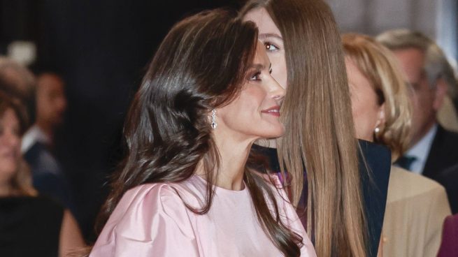 El sorprendente look de la Reina Letizia en Oviedo 20 años después del día que cambió su destino