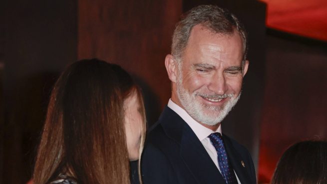 El Rey Felipe y la princesa Leonor a su llegada al concierto de los Premios Princesa de Asturias / Gtres