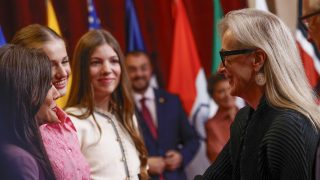 La Reina Letizia saluda a Meryl Streep. / Gtres