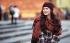 El truco que usan las estilistas para ponerse el pañuelo en la cintura y que es la tendencia del otoño