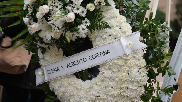 Corona de flores, Alberto Cortina, Elena,