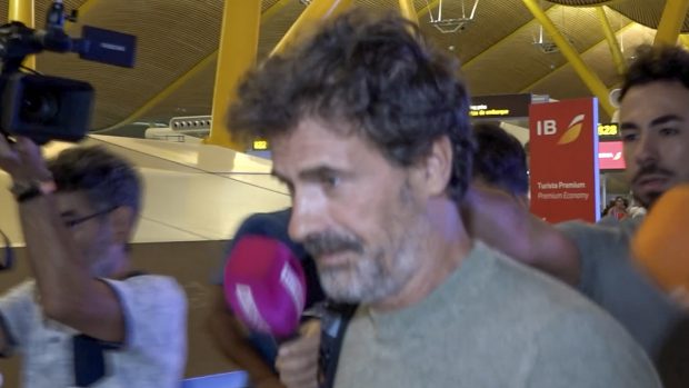 Rodolfo Sancho en el aeropuerto / Gtres